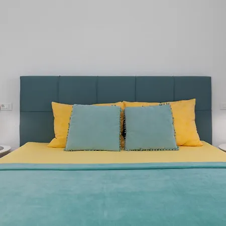 Paloc - Yellow Apartment Bol